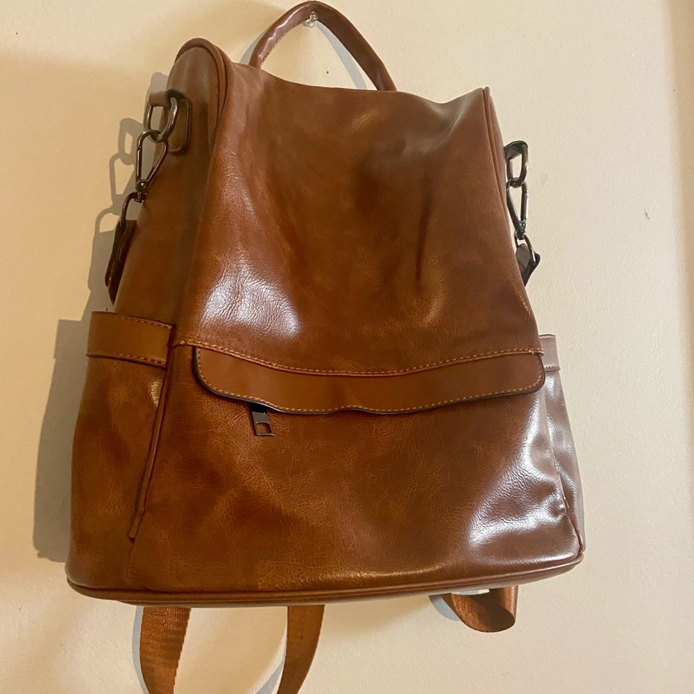 NWOT Cheruty convertible PU backpack/shoulder bag